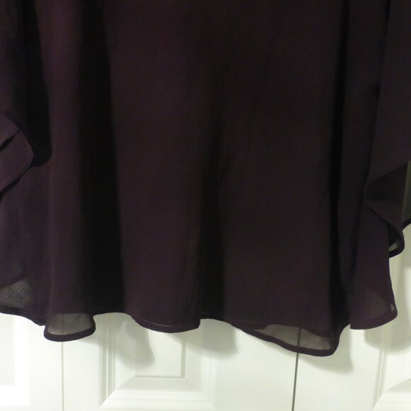 LE CHATEAU burgundy flutter sleeve chiffon top - Picture 6 of 7